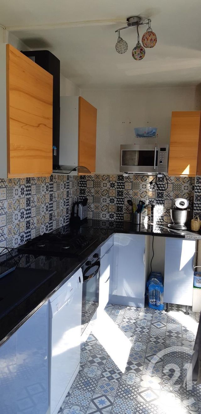 Afficher la photo en grand Appartement F5 à vendre - 5 pièces - 77.5 m2 - MARIGNANE - 13 - PROVENCE-ALPES-COTE-D-AZUR - Century 21 Contact Immobilier