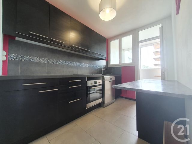 Afficher la photo en grand Appartement T3 à louer - 3 pièces - 53.75 m2 - MARIGNANE - 13 - PROVENCE-ALPES-COTE-D-AZUR - Century 21 Contact Immobilier