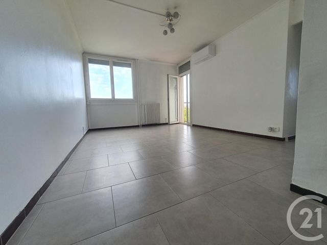 Afficher la photo en grand Appartement T3 à louer - 3 pièces - 53.75 m2 - MARIGNANE - 13 - PROVENCE-ALPES-COTE-D-AZUR - Century 21 Contact Immobilier