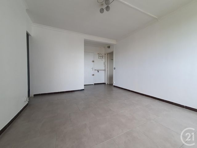 Afficher la photo en grand Appartement T3 à louer - 3 pièces - 53.75 m2 - MARIGNANE - 13 - PROVENCE-ALPES-COTE-D-AZUR - Century 21 Contact Immobilier