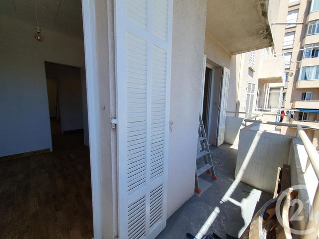 Afficher la photo en grand Appartement T3 à louer - 3 pièces - 65.85 m2 - MARSEILLE - 13004 - PROVENCE-ALPES-COTE-D-AZUR - Century 21 Contact Immobilier