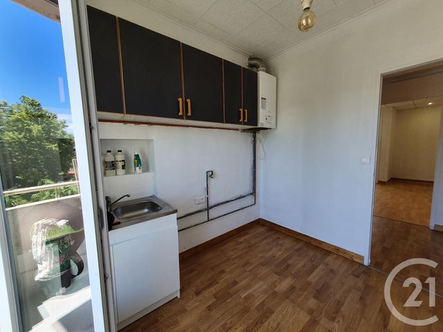 Afficher la photo en grand Appartement T3 à louer - 3 pièces - 65.85 m2 - MARSEILLE - 13004 - PROVENCE-ALPES-COTE-D-AZUR - Century 21 Contact Immobilier