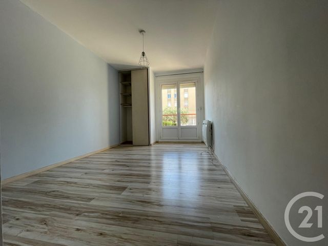 Afficher la photo en grand appartement à louer - 3 pièces - 69.0 m2 - ROGNAC - 13 - PROVENCE-ALPES-COTE-D-AZUR - Century 21 Contact Immobilier