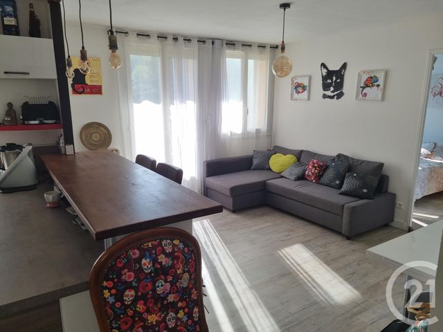Afficher la photo en grand Appartement F2 à vendre - 2 pièces - 39.78 m2 - MARIGNANE - 13 - PROVENCE-ALPES-COTE-D-AZUR - Century 21 Contact Immobilier