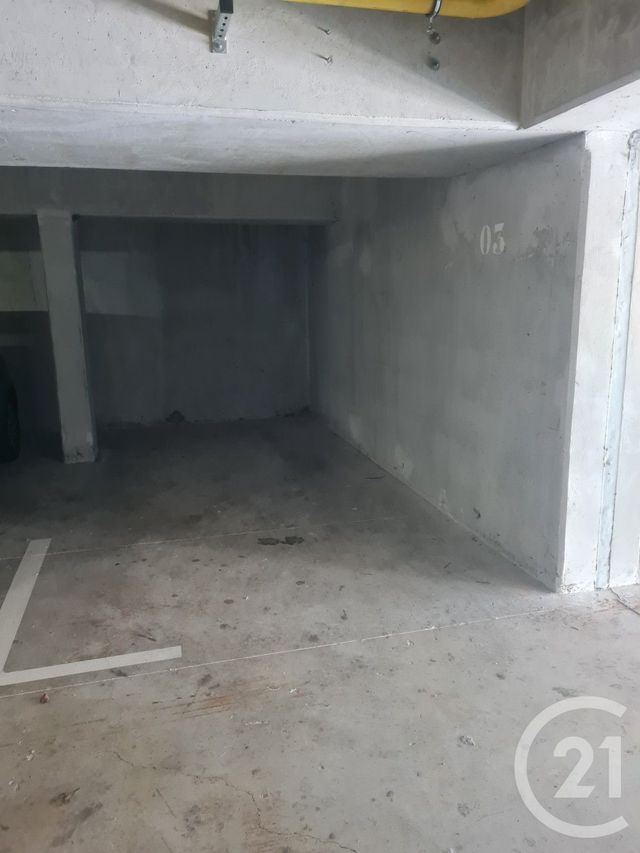 parking - VITROLLES - 13
