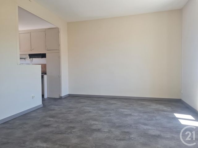 Appartement T3 à louer - 3 pièces - 64.14 m2 - CHATEAUNEUF LES MARTIGUES - 13 - PROVENCE-ALPES-COTE-D-AZUR - Century 21 Contact Immobilier