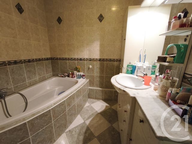Appartement F5 à vendre - 5 pièces - 92.97 m2 - MARIGNANE - 13 - PROVENCE-ALPES-COTE-D-AZUR - Century 21 Contact Immobilier