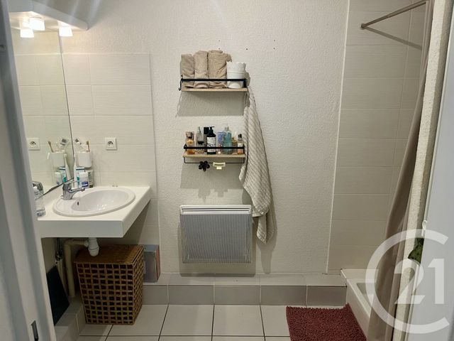 Appartement T2 à louer - 2 pièces - 35.9 m2 - SALON DE PROVENCE - 13 - PROVENCE-ALPES-COTE-D-AZUR - Century 21 Contact Immobilier