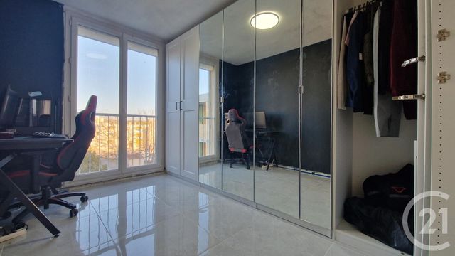 Appartement à vendre - 4 pièces - 75.0 m2 - 13 - PROVENCE-ALPES-COTE-D-AZUR - Century 21 Contact Immobilier