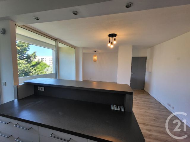 Appartement F3 à louer - 3 pièces - 68.75 m2 - MARIGNANE - 13 - PROVENCE-ALPES-COTE-D-AZUR - Century 21 Contact Immobilier