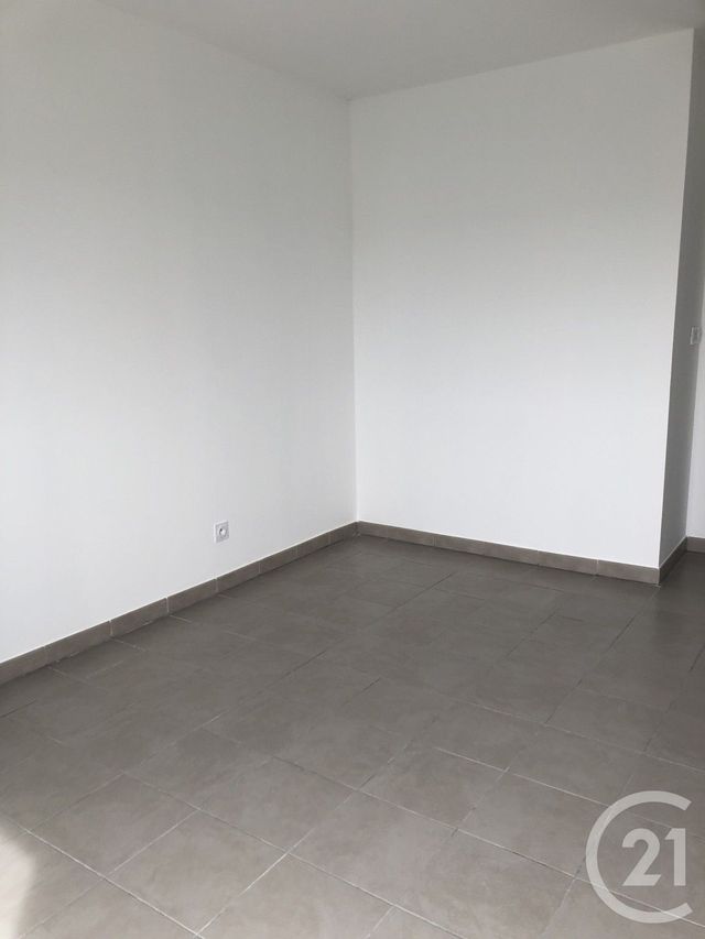 Appartement T2 à louer - 2 pièces - 46.91 m2 - MARIGNANE - 13 - PROVENCE-ALPES-COTE-D-AZUR - Century 21 Contact Immobilier