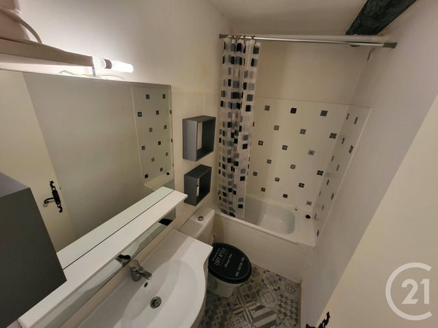 Appartement T2 à louer - 2 pièces - 22.6 m2 - LA FARE LES OLIVIERS - 13 - PROVENCE-ALPES-COTE-D-AZUR - Century 21 Contact Immobilier